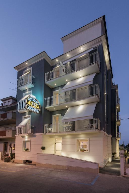 Fausto Hotel 2*